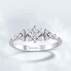 0.64 Karat Pırlanta Beyaz Safir Yüzük