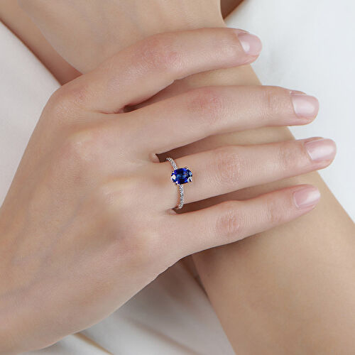 1.76 Karat Pırlanta Oval Safir Yüzük